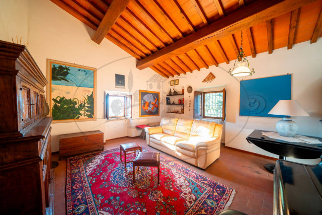 Casa colonica in vendita a Reggello