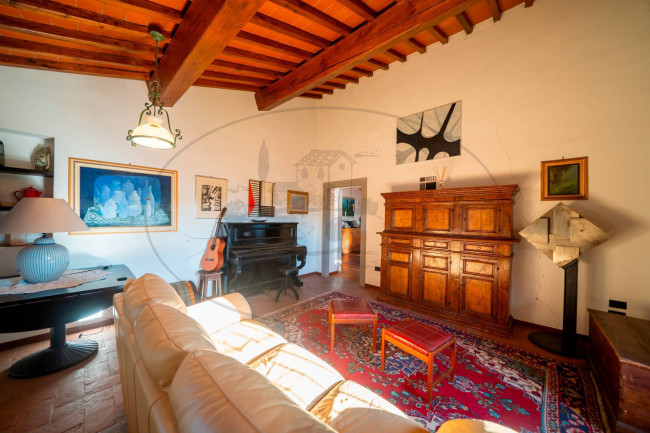Casa colonica in vendita a Reggello
