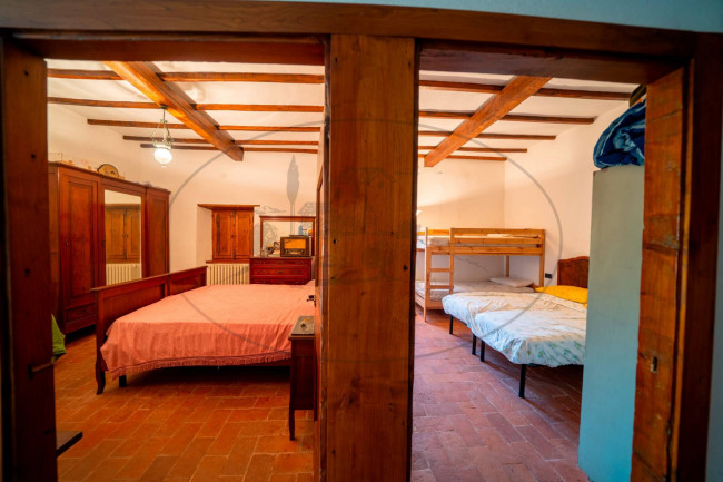 Casa colonica in vendita a Reggello
