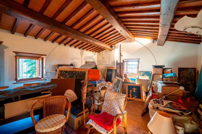 Casa colonica in vendita a Reggello