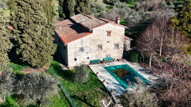 Casa colonica in vendita a Reggello