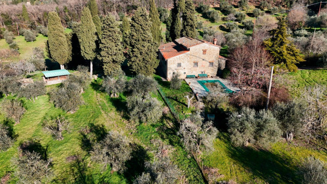 Casa colonica in vendita a Reggello
