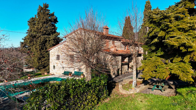 Casa colonica in vendita a Reggello