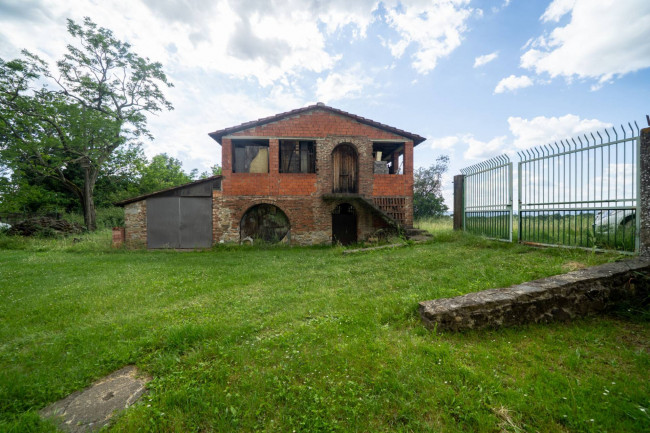 Casa colonica in vendita a Reggello