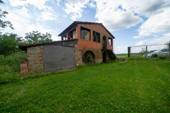 Casa colonica in vendita a Reggello