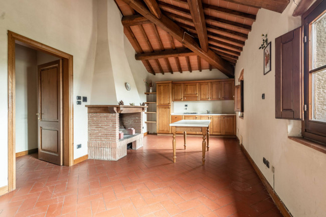 Casa colonica in vendita a Reggello