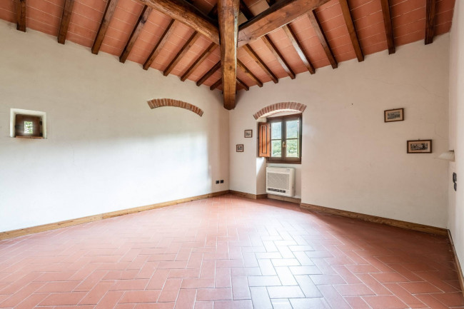 Casa colonica in vendita a Reggello