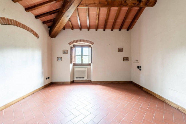 Casa colonica in vendita a Reggello