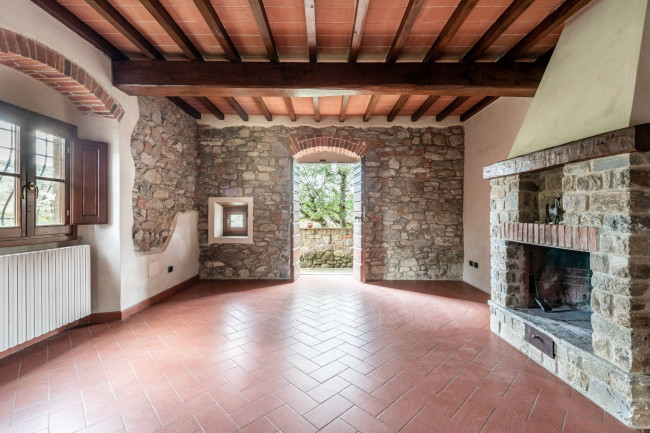 Casa colonica in vendita a Reggello