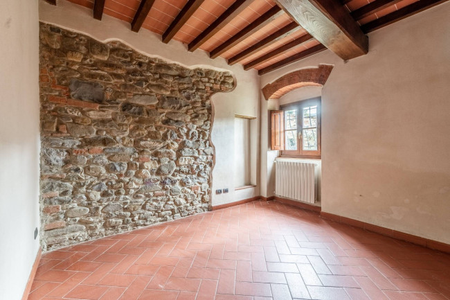 Casa colonica in vendita a Reggello