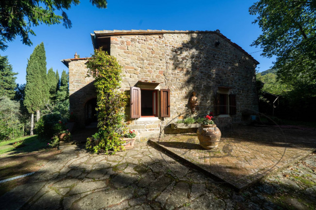 Casa colonica in vendita a Reggello