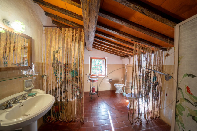 Casa colonica in vendita a Reggello