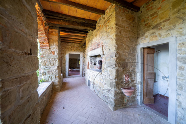 Casa colonica in vendita a Reggello
