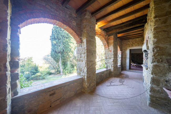 Casa colonica in vendita a Reggello