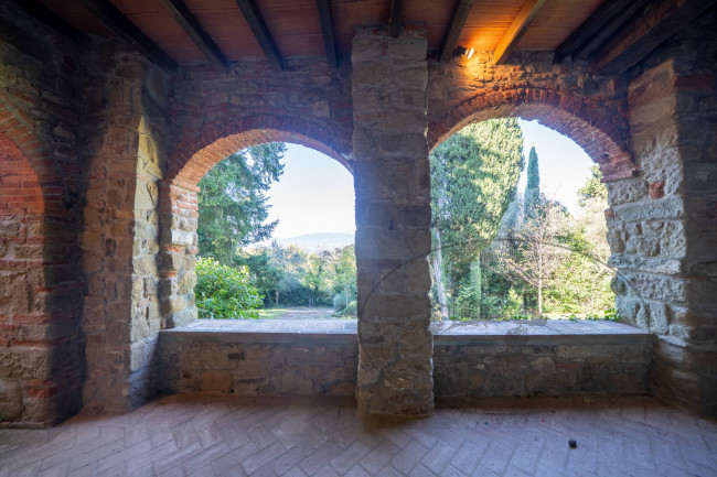 Casa colonica in vendita a Reggello