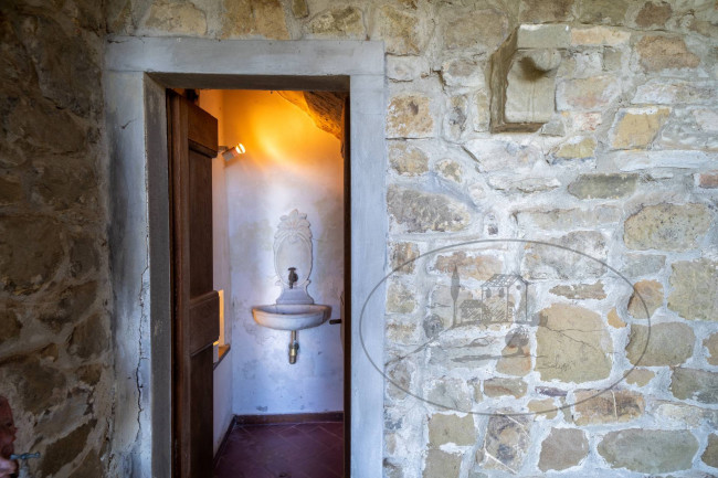 Casa colonica in vendita a Reggello