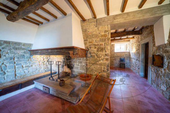 Casa colonica in vendita a Reggello
