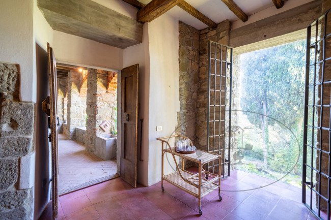 Casa colonica in vendita a Reggello