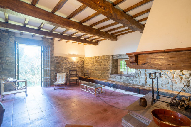 Casa colonica in vendita a Reggello