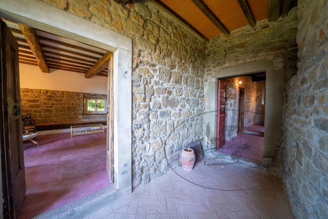 Casa colonica in vendita a Reggello