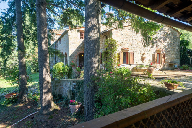 Casa colonica in vendita a Reggello