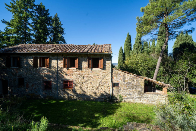 Casa colonica in vendita a Reggello