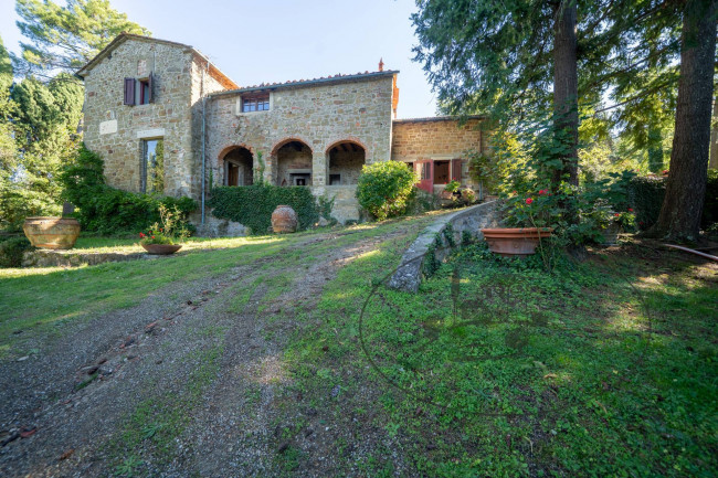 Casa colonica in vendita a Reggello