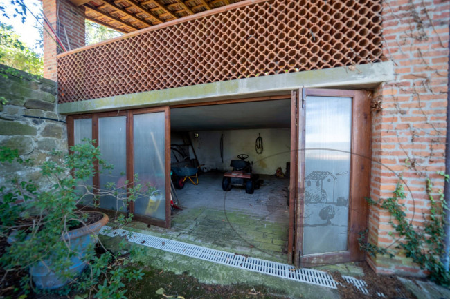 Casa colonica in vendita a Reggello