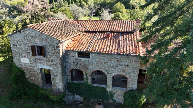 Casa colonica in vendita a Reggello
