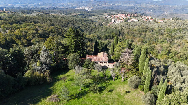 Casa colonica in vendita a Reggello