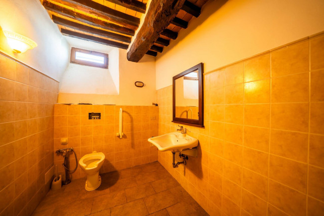 Casa colonica in vendita a San Casciano in Val di Pesa