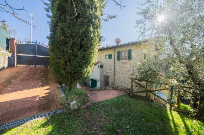 Casa semi indipendente in vendita a Reggello