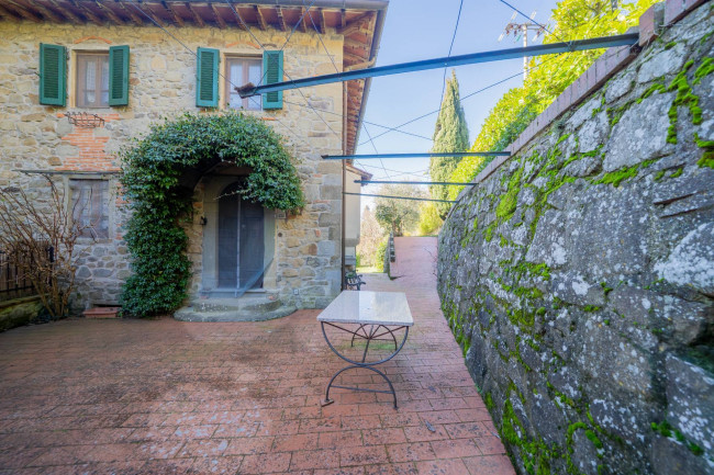 Casa semi indipendente in vendita a Reggello