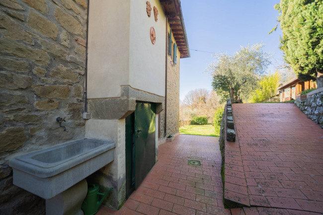 Casa semi indipendente in vendita a Reggello