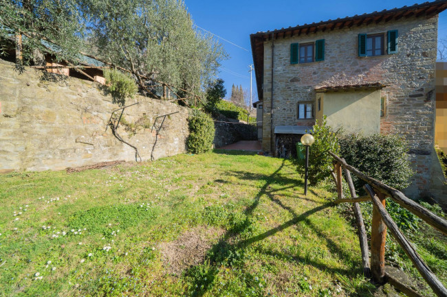 Casa semi indipendente in vendita a Reggello