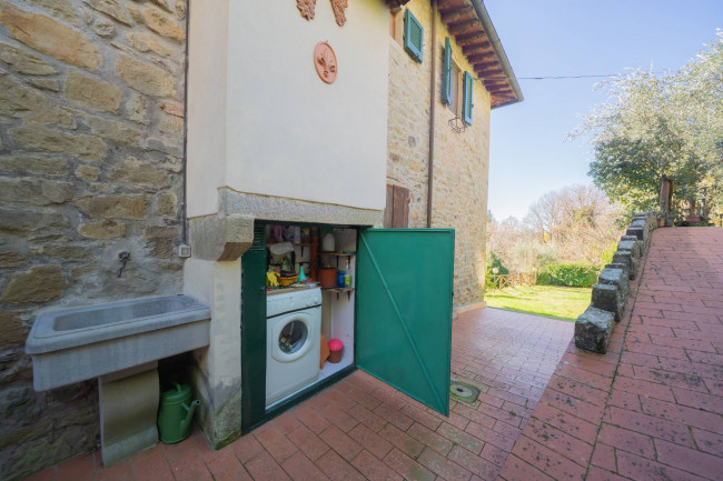 Casa semi indipendente in vendita a Reggello