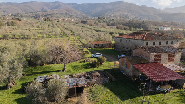 Casa colonica in vendita a Reggello