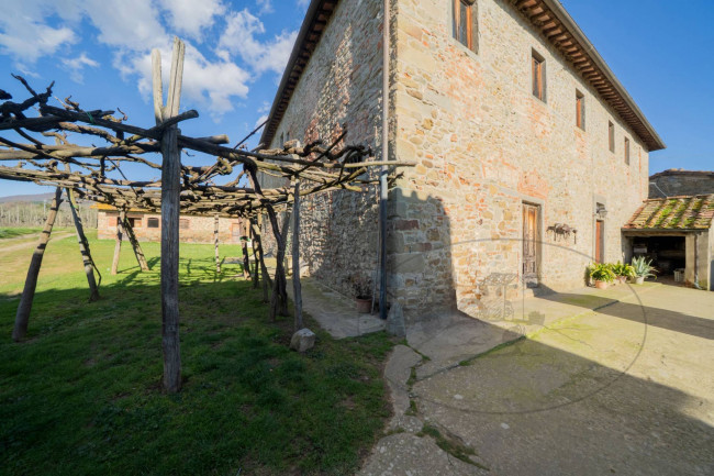 Casa colonica in vendita a Reggello