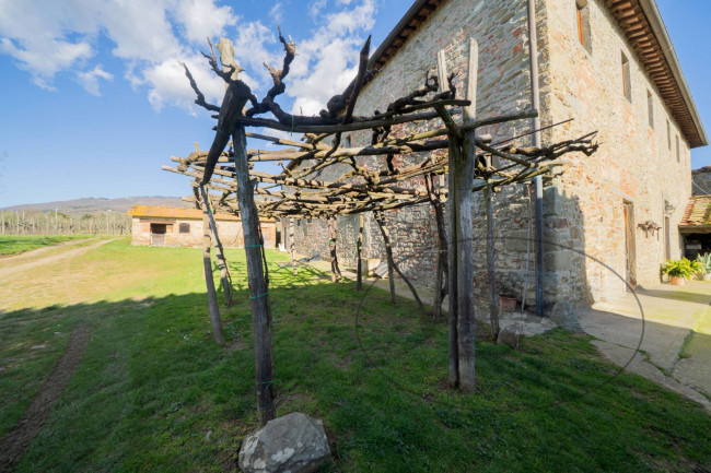 Casa colonica in vendita a Reggello