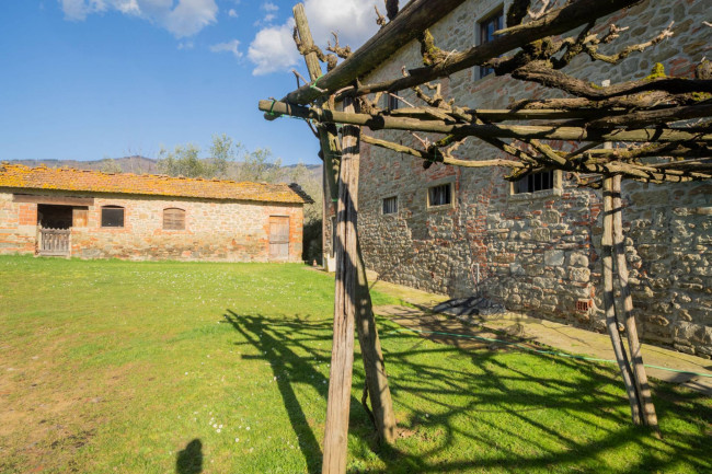 Casa colonica in vendita a Reggello