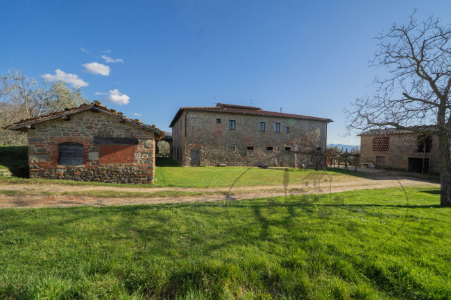 Casa colonica in vendita a Reggello