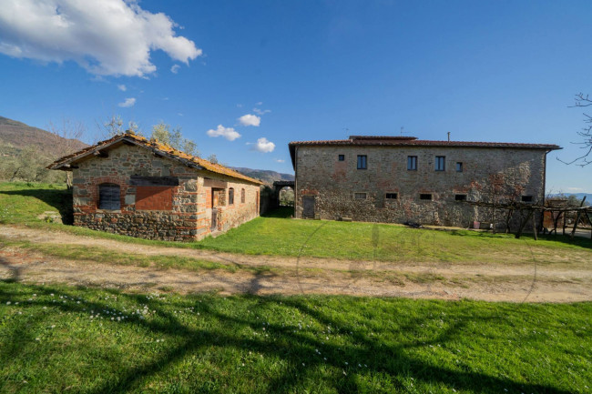 Casa colonica in vendita a Reggello