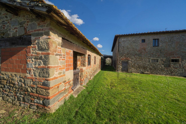 Casa colonica in vendita a Reggello