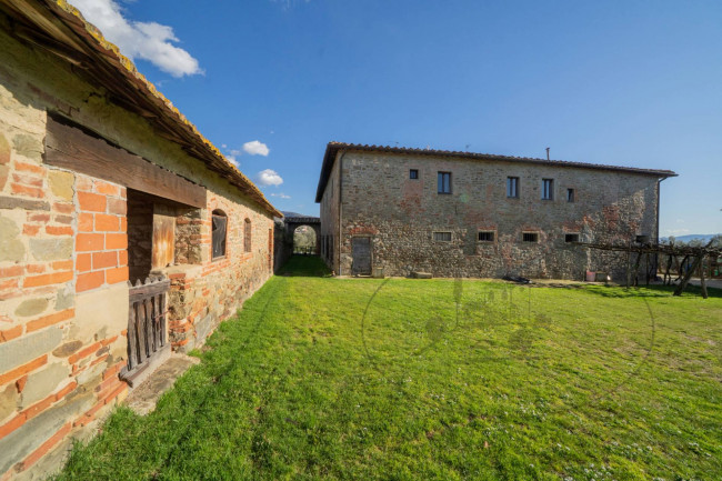 Casa colonica in vendita a Reggello