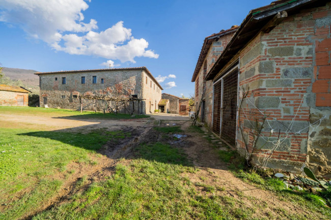 Casa colonica in vendita a Reggello