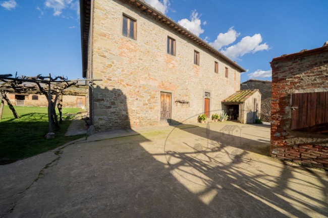 Casa colonica in vendita a Reggello