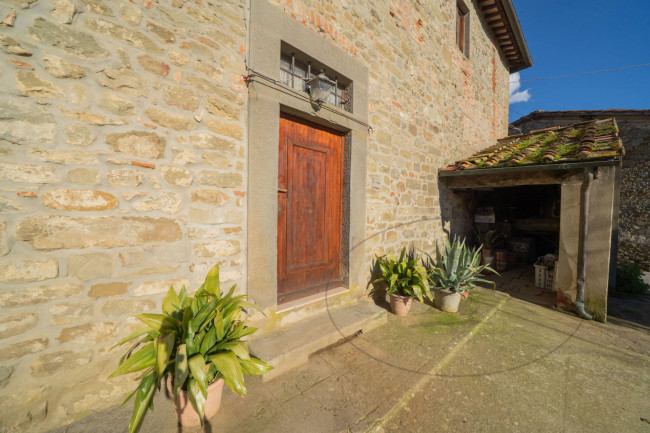 Casa colonica in vendita a Reggello