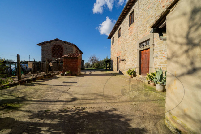 Casa colonica in vendita a Reggello