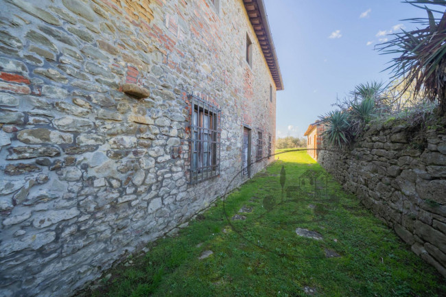 Casa colonica in vendita a Reggello