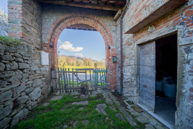 Casa colonica in vendita a Reggello